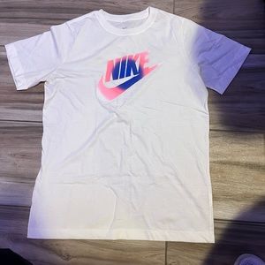 Girls white w/ pink and blue Nike tee, size XL